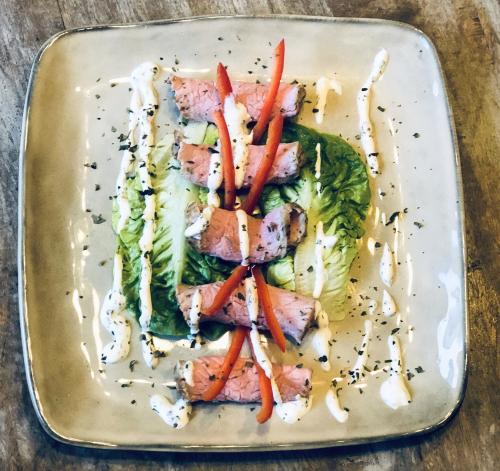 Kalfs-achtermuis met truffel mayonaise.