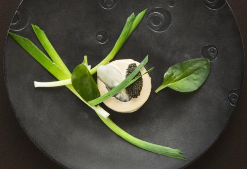 Blanquette, oester, oscietra kaviaar, jonge prei