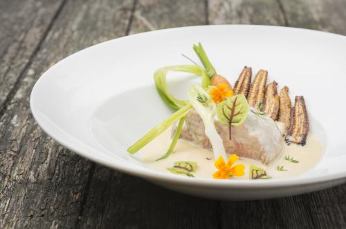 Kalfsbovenbil met speculaasjenever, gebakken minimaïs