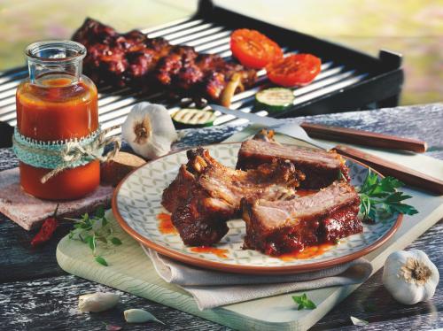 Kalfsspareribs met barbecuesaus.