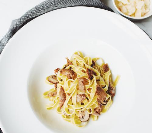 Lintpasta met roergebakken kalfsoesterreepjes