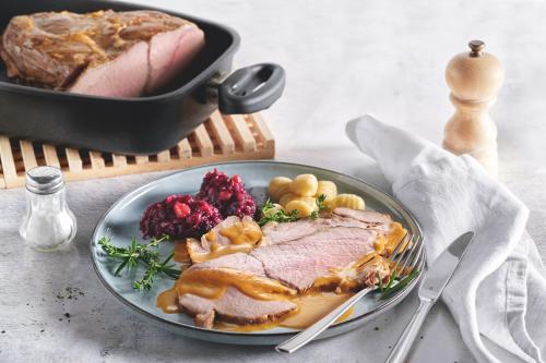 Kalfsgebraad met gnocchi en rodekool