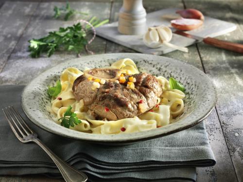 Ossobuco met fettuccine en saffraan